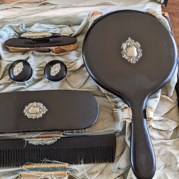 Victorian Vanity Set from the 1800s - Picture 4 of 7